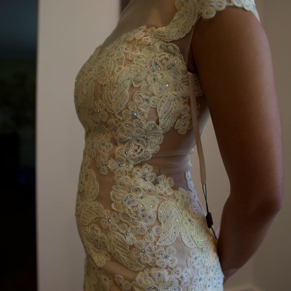 NWT This elegant soft butter yellow Gigi Designs style #: 21319